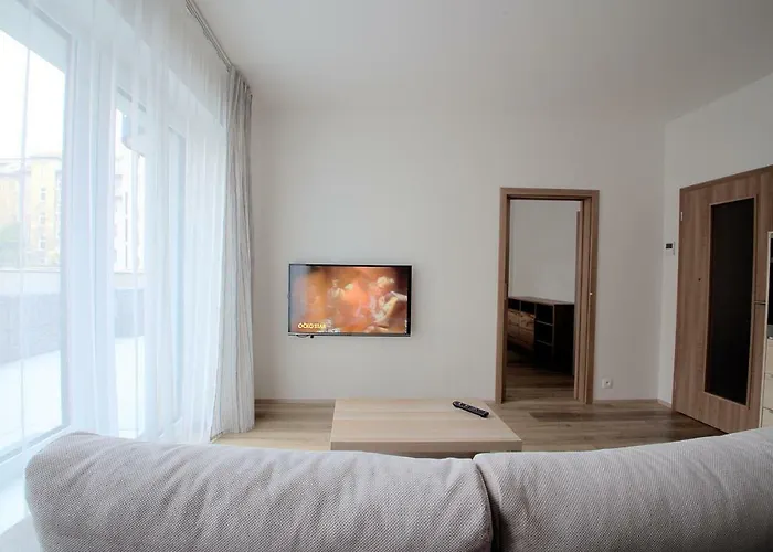 Sunny, Fully Furnished Type With Terrace شقة